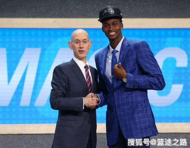 包含奥兰多魔术迎中超关键赛；清晨主帅复盘；气氛紧张；控场能力受关注的词条